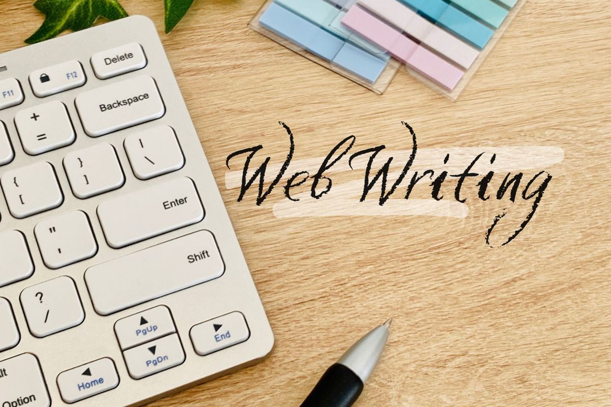 Web Writingと書かれたカードとキーボード
