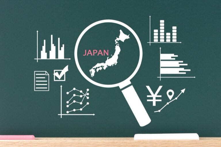 日本地図と統計グラフを虫眼鏡で調べるイメージ